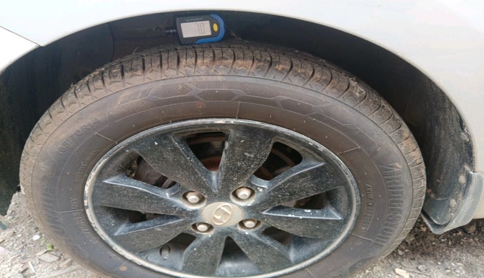 2014 Hyundai Xcent SX 1.2 (O), Petrol, Manual, 99,256 km, tyre