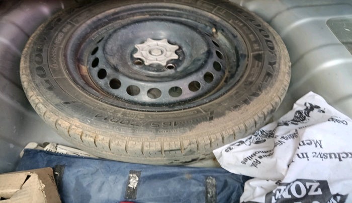 2014 Hyundai Xcent SX 1.2 (O), Petrol, Manual, 99,256 km, tyre