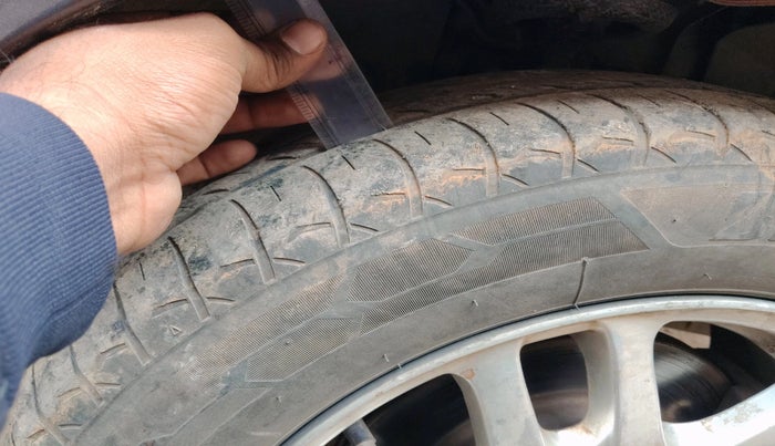 2011 Ford Fiesta ZXI 1.4 DIESEL, Diesel, Manual, 1,87,191 km, tyre