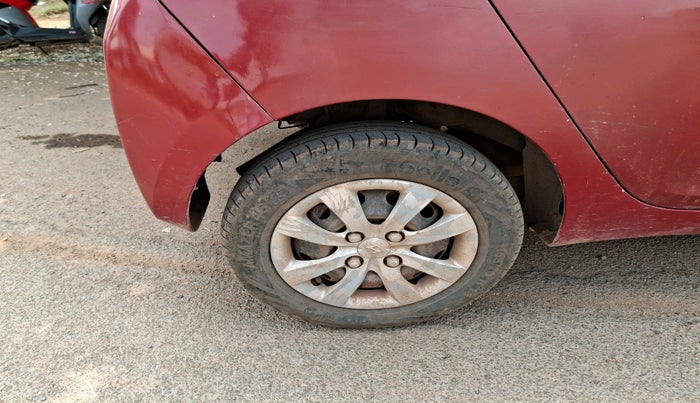 2011 Hyundai Eon MAGNA O, Petrol, Manual, 1,38,977 km, tyre