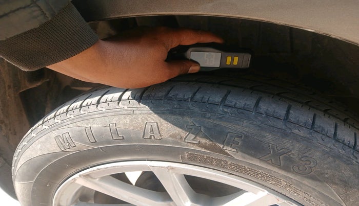 2022 Maruti Dzire VXI CNG, Petrol, Manual, 72,453 km, tyre