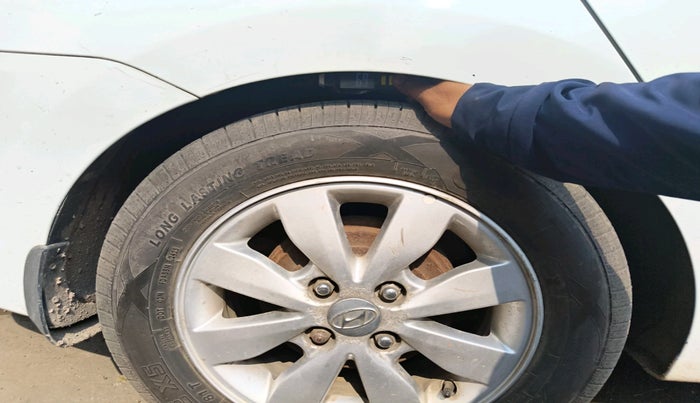 2014 Hyundai Xcent S 1.2, Petrol, Manual, 1,12,981 km, tyre