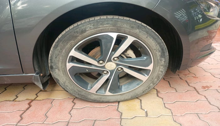 2023 Tata ALTROZ XZ CNG, Petrol, Manual, 35,613 km, tyre