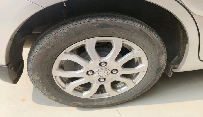 2017 Honda Amaze 1.2L I-VTEC VX AT, Petrol, Automatic, 80,949 km, tyre