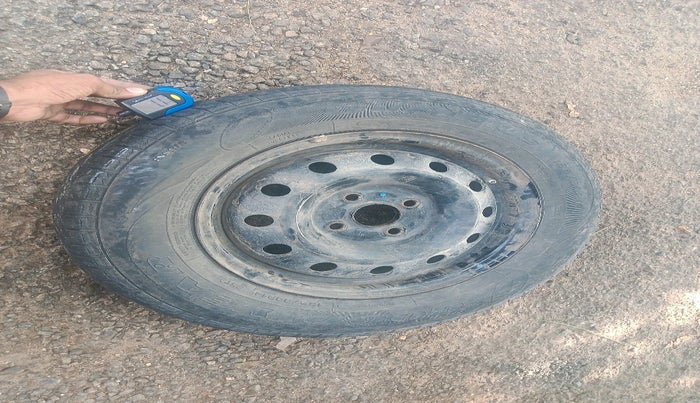 2012 Maruti Swift Dzire VXI, Petrol, Manual, 1,42,086 km, tyre