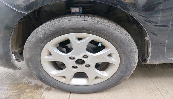 2013 Renault Scala RXL DIESEL, Diesel, Manual, 1,13,961 km, tyre