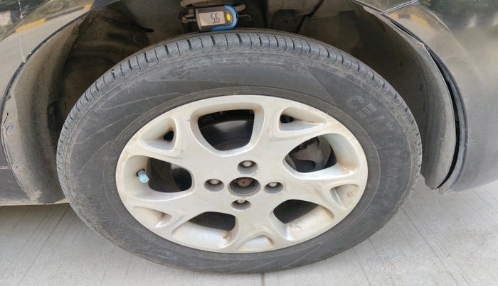 2013 Renault Scala RXL DIESEL, Diesel, Manual, 1,13,961 km, tyre