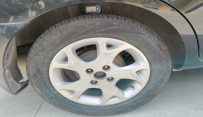 2013 Renault Scala RXL DIESEL, Diesel, Manual, 1,13,961 km, tyre