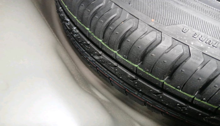 2018 Maruti Swift ZXI, Petrol, Manual, 25,912 km, tyre