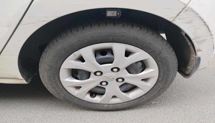 2016 Hyundai Grand i10 MAGNA 1.2 KAPPA VTVT, Petrol, Manual, 1,17,400 km, tyre