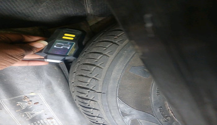 2012 Toyota Etios G, Petrol, Manual, 73,734 km, tyre