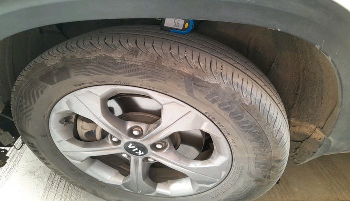 2020 KIA SELTOS HTK PLUS 1.5 DIESEL, Diesel, Manual, 1,46,063 km, tyre