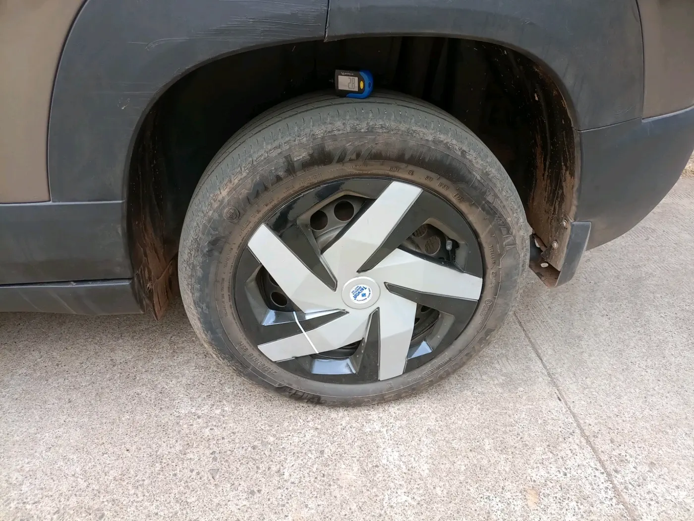 2023 Maruti BREZZA VXI S-CNG, Petrol, Manual, 1,41,338 km, tyre