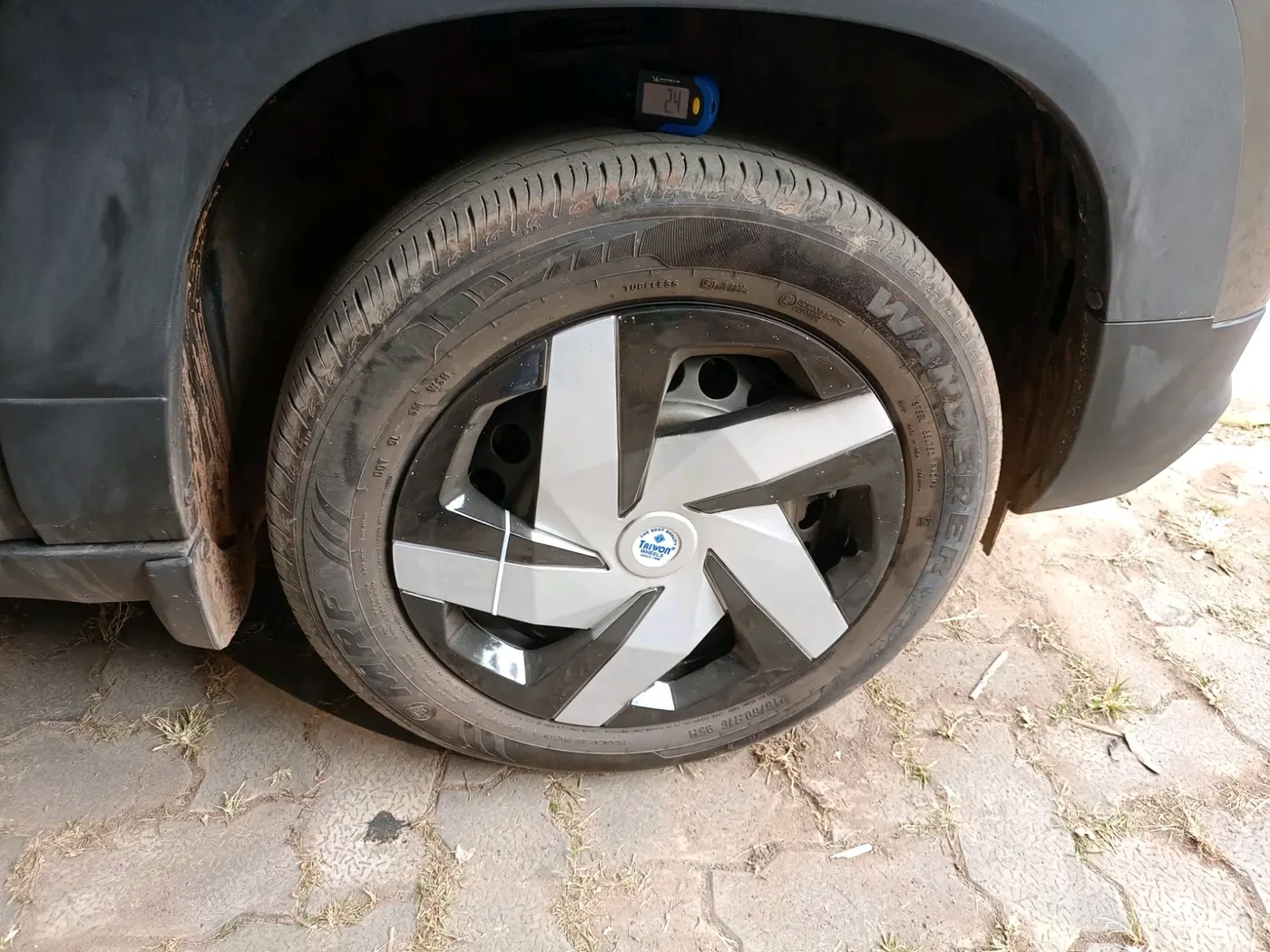 2023 Maruti BREZZA VXI S-CNG, Petrol, Manual, 1,41,338 km, tyre