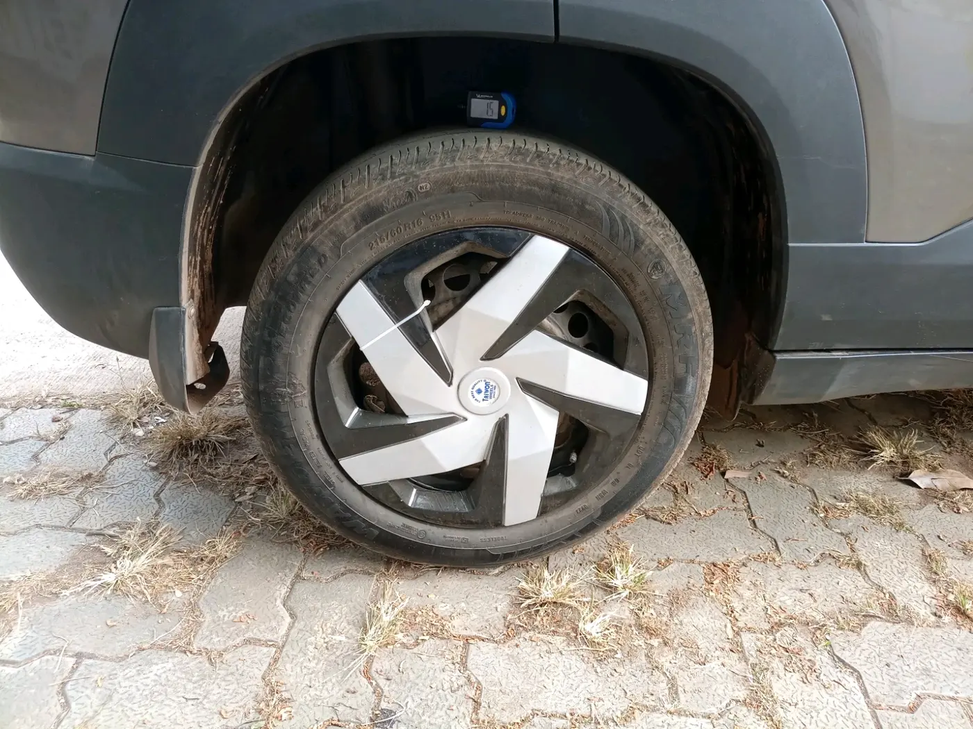 2023 Maruti BREZZA VXI S-CNG, Petrol, Manual, 1,41,338 km, tyre