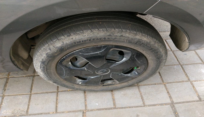 2022 Tata TIGOR XZ CNG, Petrol, Manual, 27,042 km, tyre