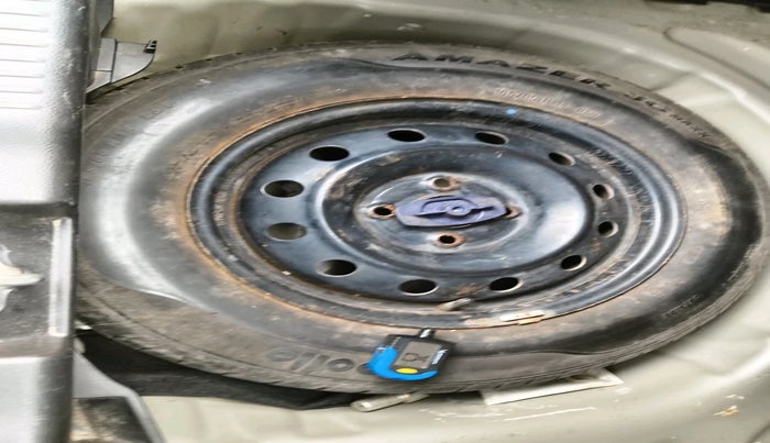 2020 Maruti Swift VXI AMT, Petrol, Automatic, 99,824 km, tyre