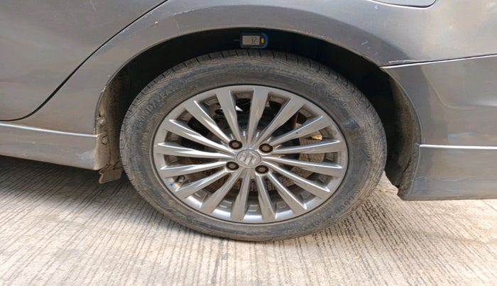 2016 Maruti Ciaz ZXI+ AT, Petrol, Automatic, 72,196 km, tyre