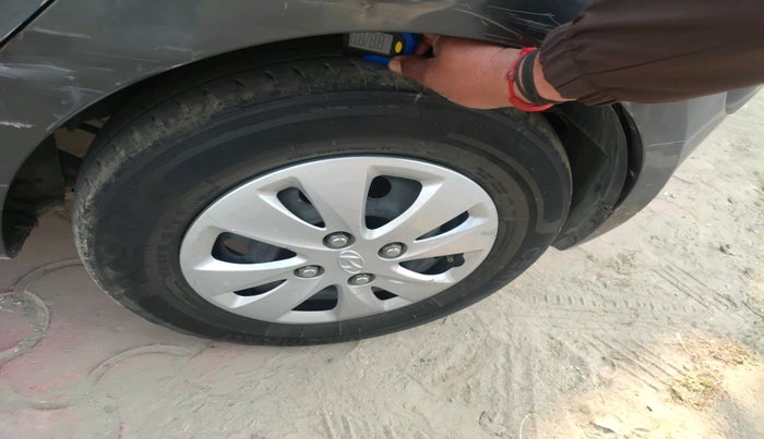 2011 Hyundai i10 SPORTZ 1.2, Petrol, Manual, 1,27,425 km, tyre