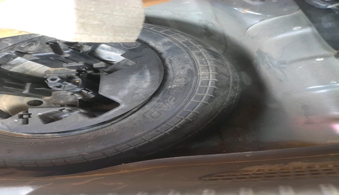 2011 Hyundai i10 SPORTZ 1.2, Petrol, Manual, 1,27,425 km, tyre