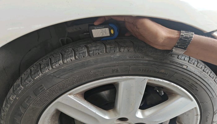 2011 Volkswagen Vento HIGHLINE DIESEL 1.6, Diesel, Manual, 1,48,589 km, tyre