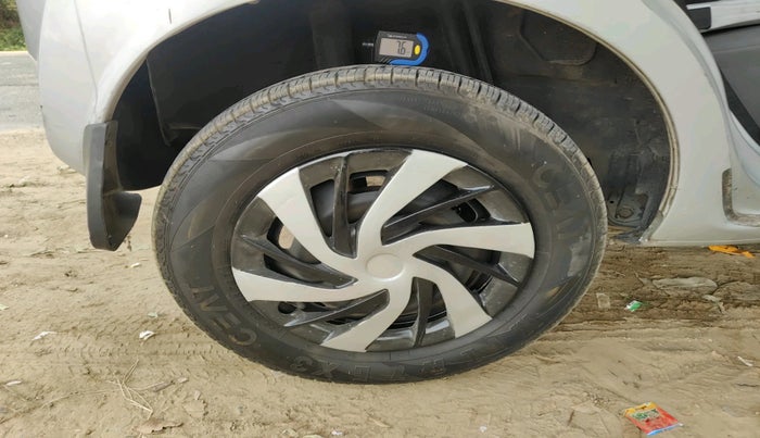 2016 Datsun Redi Go T (O), Petrol, Manual, 69,263 km, tyre