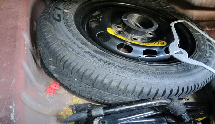 2013 Ford Fiesta STYLE DIESEL, Diesel, Manual, 1,11,354 km, tyre