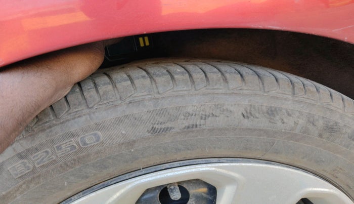 2013 Ford Fiesta STYLE DIESEL, Diesel, Manual, 1,11,354 km, tyre