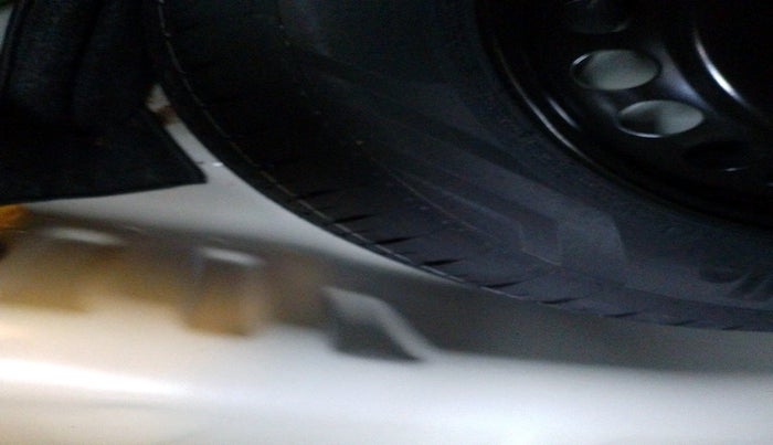 2023 Toyota Glanza V AMT, Petrol, Automatic, 3,072 km, tyre