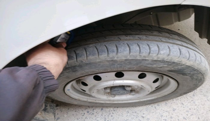 2014 Maruti Wagon R 1.0 LXI CNG, Petrol, Manual, 79,256 km, tyre