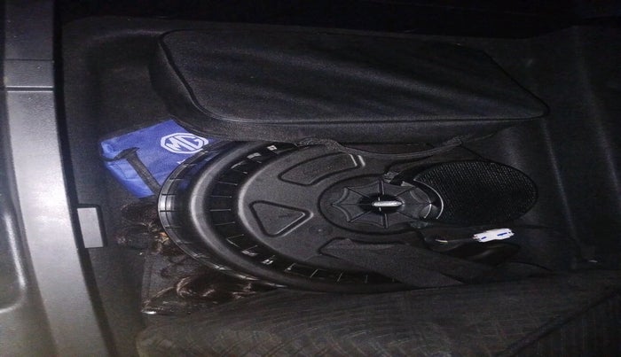 2024 MG Windsor EV Essence, Electric, Automatic, 16,397 km, tyre