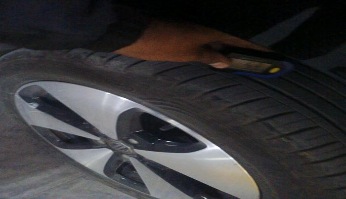 2024 MG Windsor EV Essence, Electric, Automatic, 16,397 km, tyre