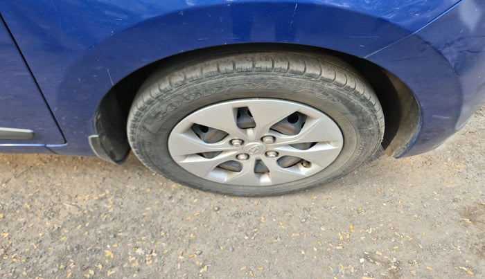 2014 Hyundai Xcent S 1.2, Petrol, Manual, 1,96,340 km, tyre