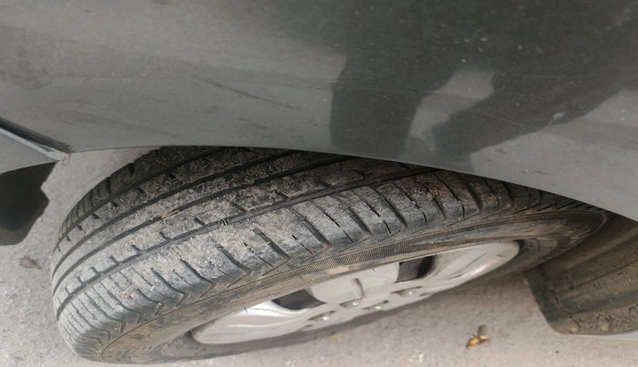 2010 Hyundai i10 MAGNA 1.2 AT, Petrol, Automatic, 70,742 km, tyre