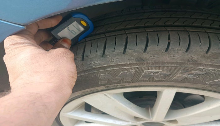 2016 Volkswagen Ameo HIGHLINE1.2L, Petrol, Manual, 63,805 km, tyre