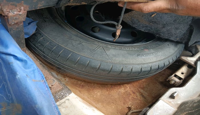 2018 Maruti Dzire VXI, Petrol, Manual, 2,17,256 km, tyre