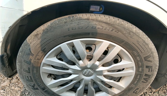 2018 Maruti Dzire VXI, Petrol, Manual, 2,17,256 km, tyre