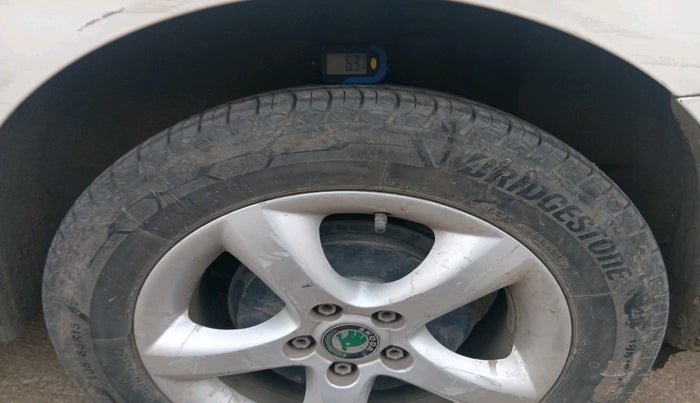 2011 Skoda Rapid 1.6 TDI AMBITION PLUS AT, Diesel, Automatic, 94,328 km, tyre