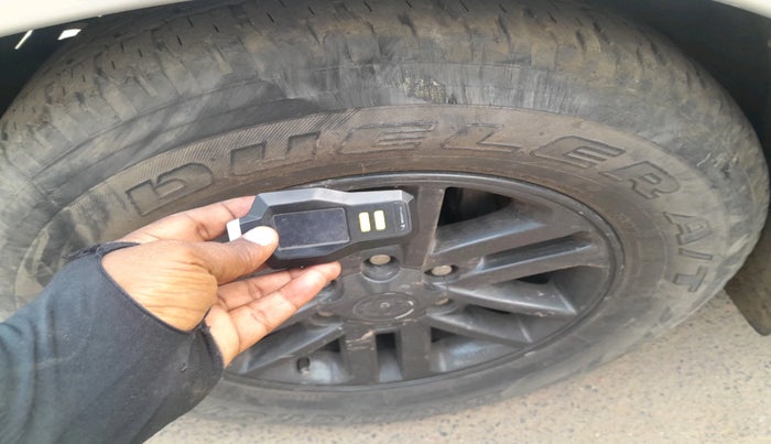 2011 Toyota Fortuner 3.0 4X4 MT, Diesel, Manual, 1,04,754 km, tyre