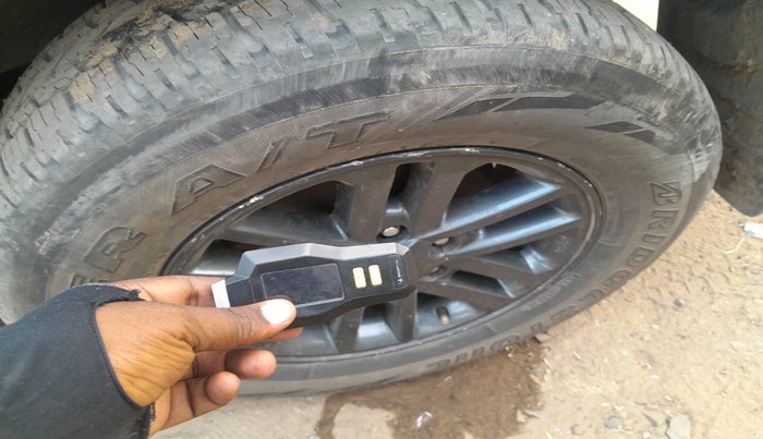 2011 Toyota Fortuner 3.0 4X4 MT, Diesel, Manual, 1,04,754 km, tyre