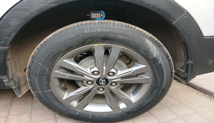 2017 Hyundai Creta E PLUS 1.6 PETROL, Petrol, Manual, 1,04,708 km, tyre