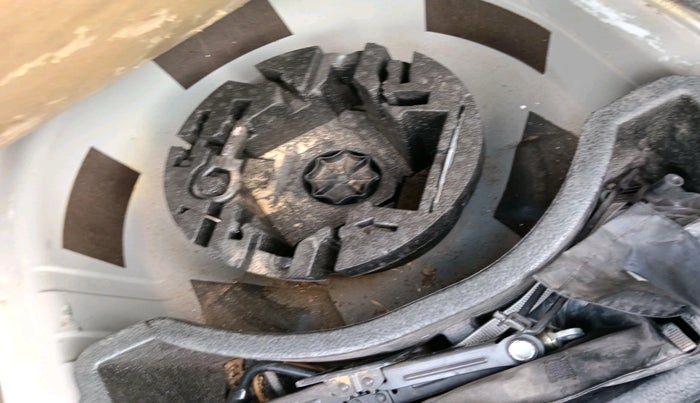 2016 Volkswagen Vento COMFORTLINE 1.2 TSI AT, Petrol, Automatic, 55,246 km, tyre