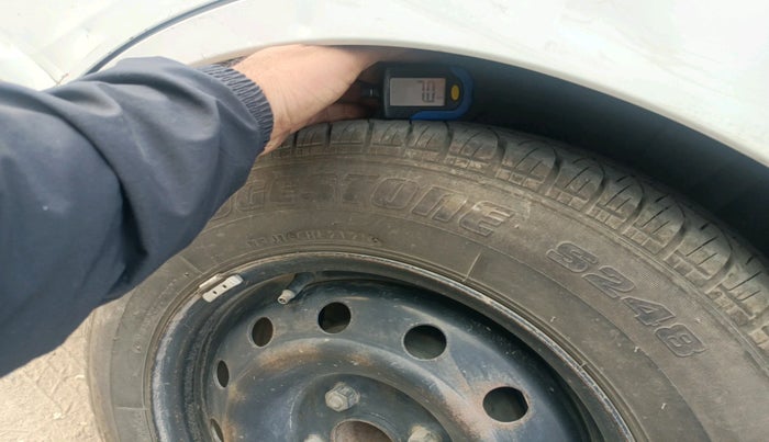 2019 Maruti Swift VXI, Petrol, Manual, 1,19,630 km, tyre