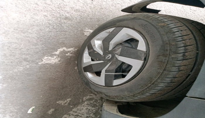 2025 Nissan MAGNITE Acenta B4D 1.0 Petrol MT, Petrol, Manual, 8,603 km, tyre