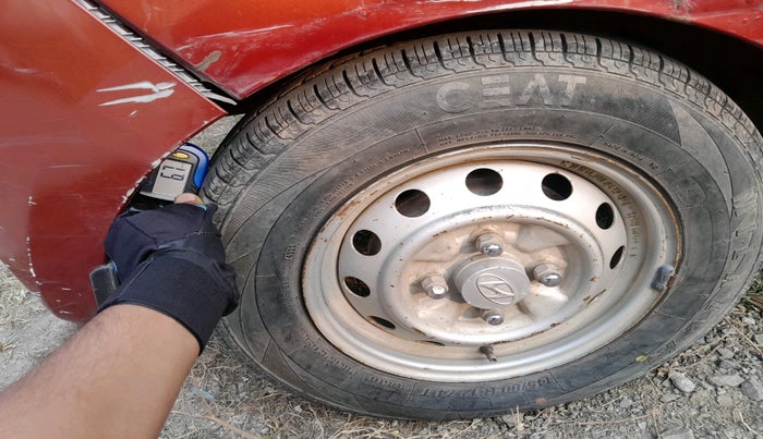 2012 Hyundai Eon ERA +, Petrol, Manual, 30,175 km, tyre