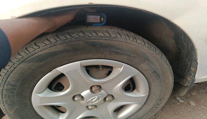 2011 Hyundai Accent GLE, Petrol, Manual, 1,24,970 km, tyre