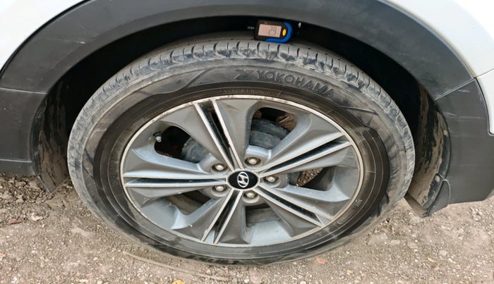 2016 Hyundai Creta SX PLUS AT 1.6 PETROL, Petrol, Automatic, 77,583 km, tyre