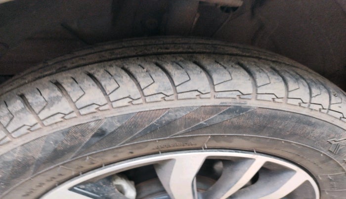 2022 Maruti Dzire VXI, Petrol, Manual, 43,542 km, tyre