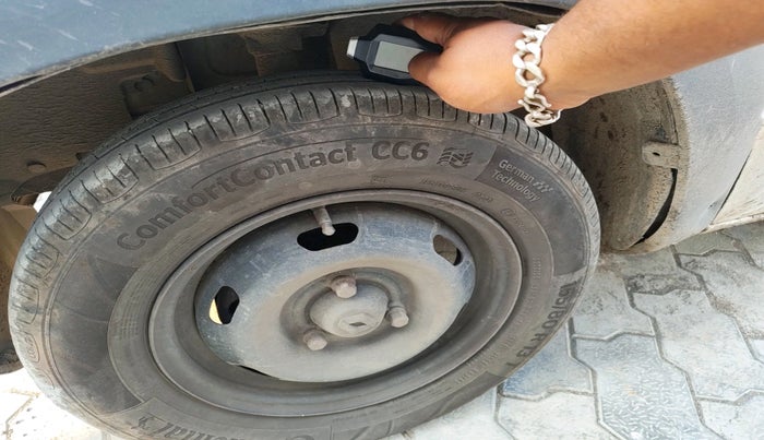 2016 Renault Kwid RXE, Petrol, Manual, 83,231 km, tyre