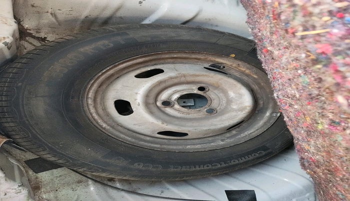 2016 Renault Kwid RXE, Petrol, Manual, 83,231 km, tyre